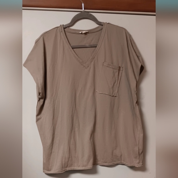 POL, V-neck Tee, Trim on Shoulders & V-neck, Army green, Small, P2P 21, NWOT - Picture 1 of 4